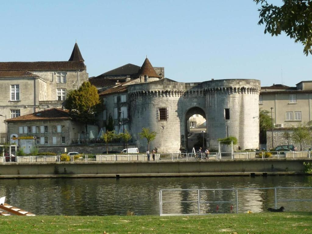Appartamento Tour Du Palais #Terrasse #Vue Cognac Esterno foto